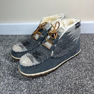 Minnetonka Torey Boots